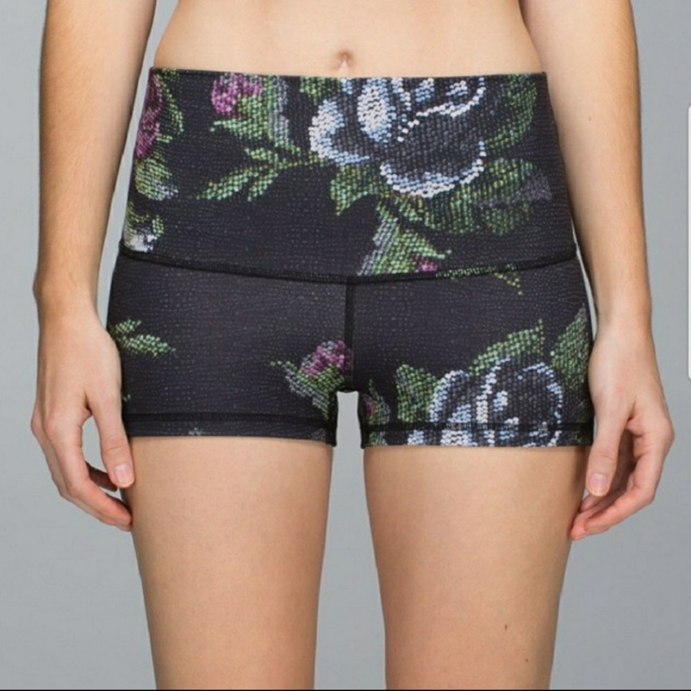 Lululemon digital floral short size 0
